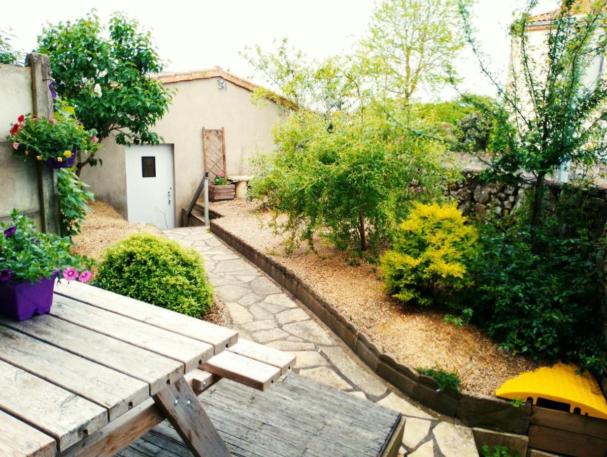 Gite Le Feodal 3 Etoiles Tiffauges Exterior foto
